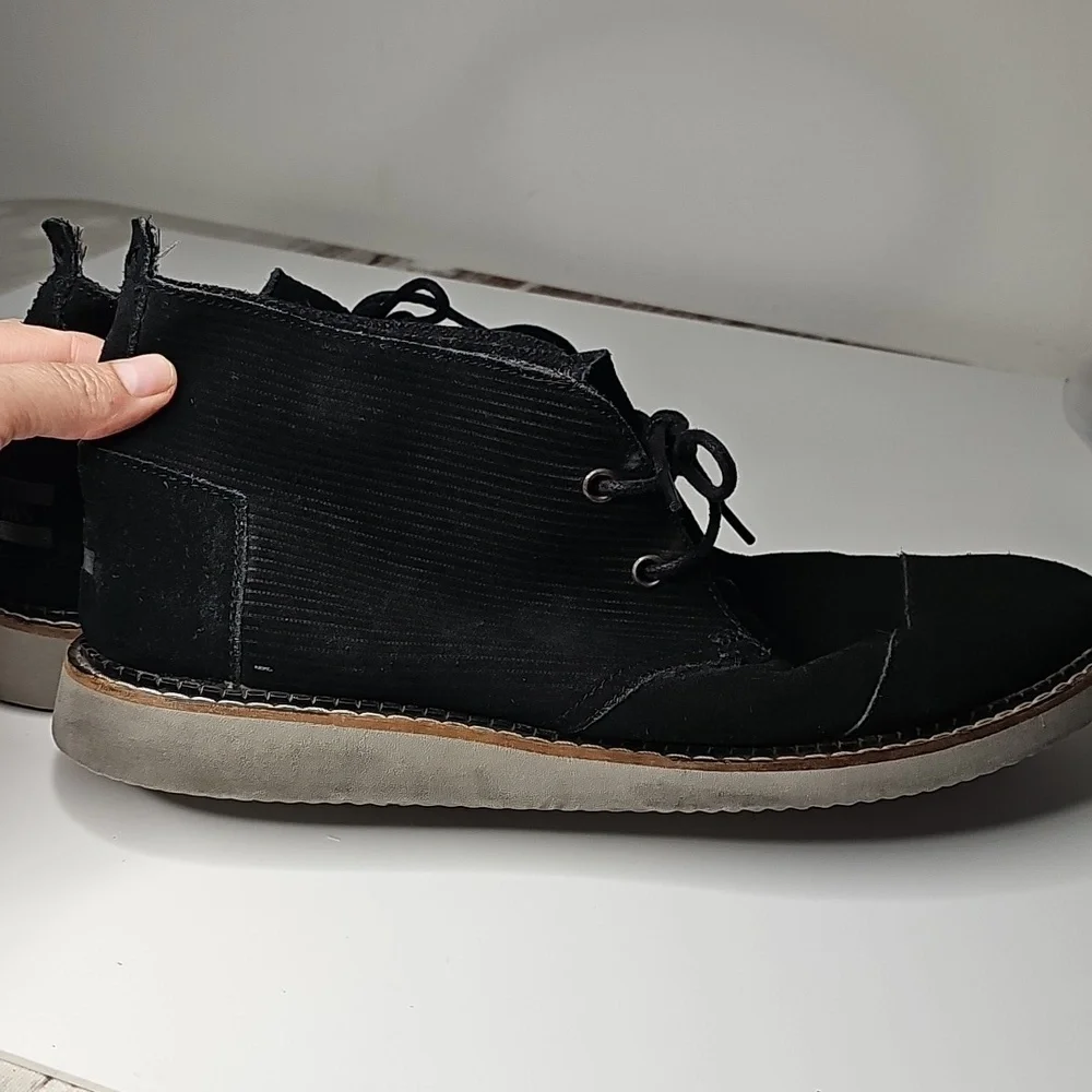 Toms Mateo Chukka Black Embossed Suede Size 11.5